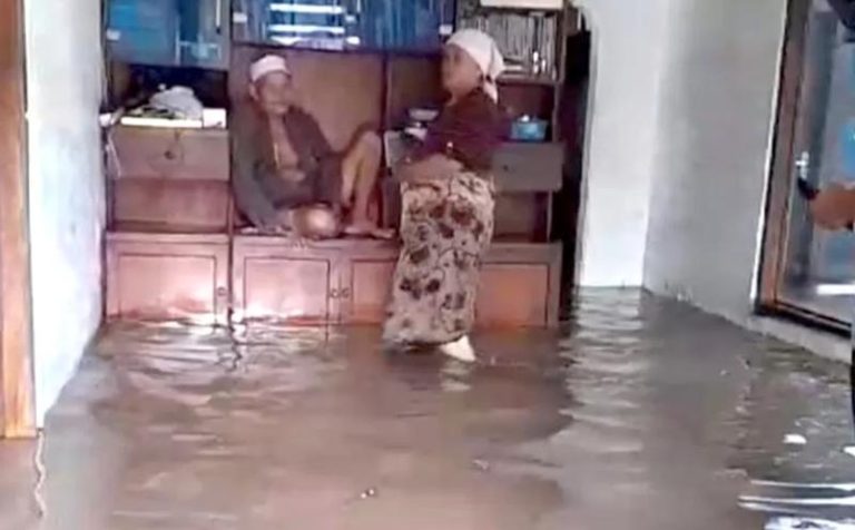 Banjir Bandang Melanda Desa Sumberwaru Situbondo, 67 Rumah Warga Terendam Air